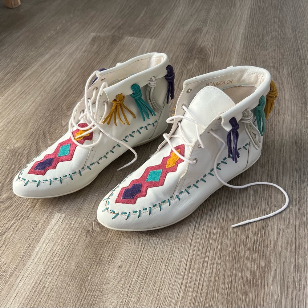 Rare Vintage LJ Simone White Leather Moccasins